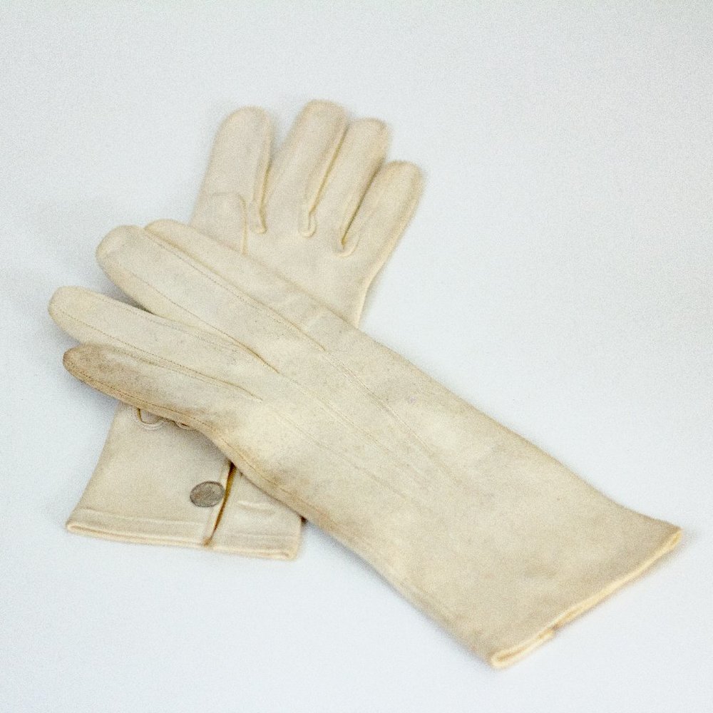 Vintage White Leather Gloves